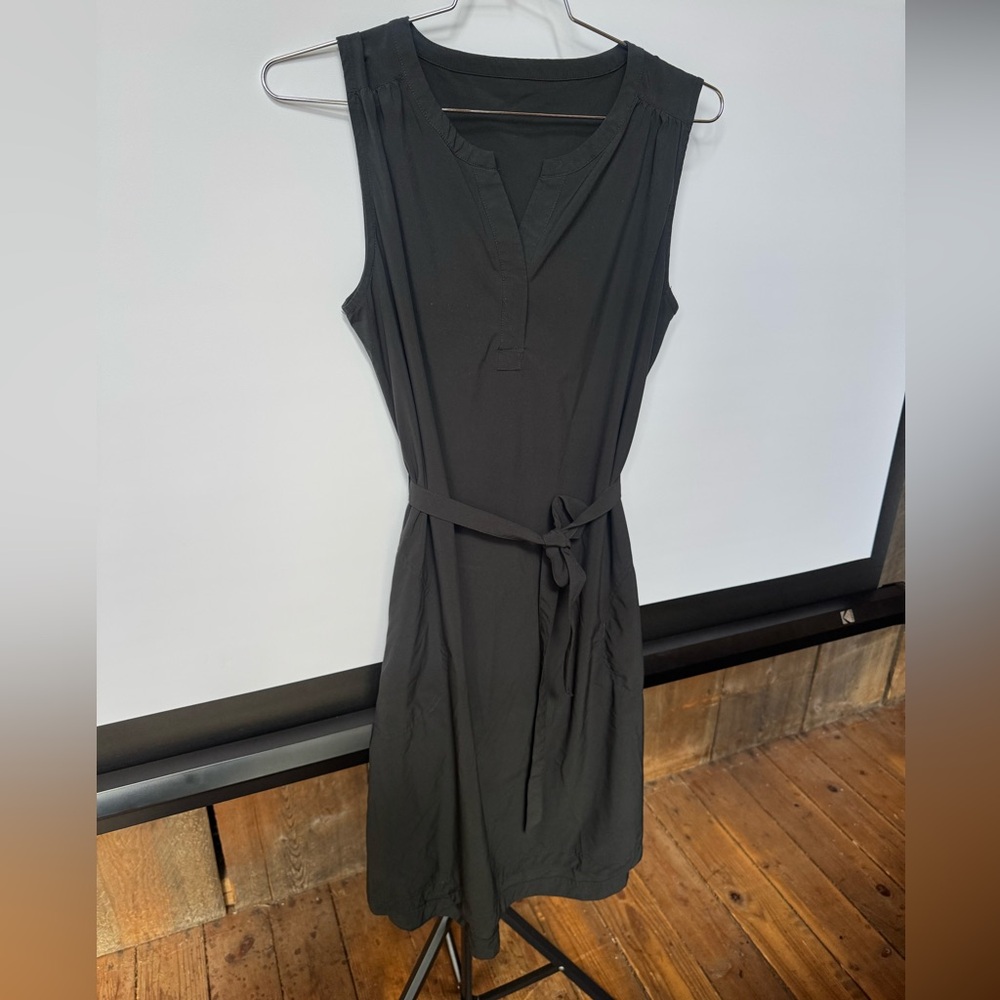 Sleeveless Black Tie-Waist Dress